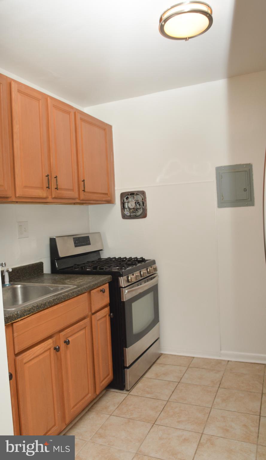 MARLOW TOWERS CONDOMINIUMS - Residential