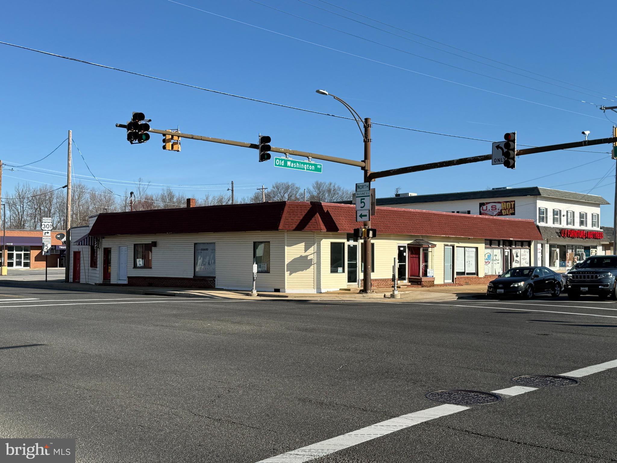 950 SF Retail/Office Space Located in the Heart of Waldorf at the Intersection of MD Route 5 (Leonardtown Road) and MD Route 925 (Old Washington Road). Floor Plan Includes Private Office, Two (2) Restrooms & Open Storefront/Office Area. Oversized Storefront Windows Along Leonardtown Road & Old Washington Road. Zoned WC - Waldorf Central. Public Water & Sewer. Property has Limited Parking Which Will Restrict Approved Uses By Landlord. Tenant Responsible for Utilities.