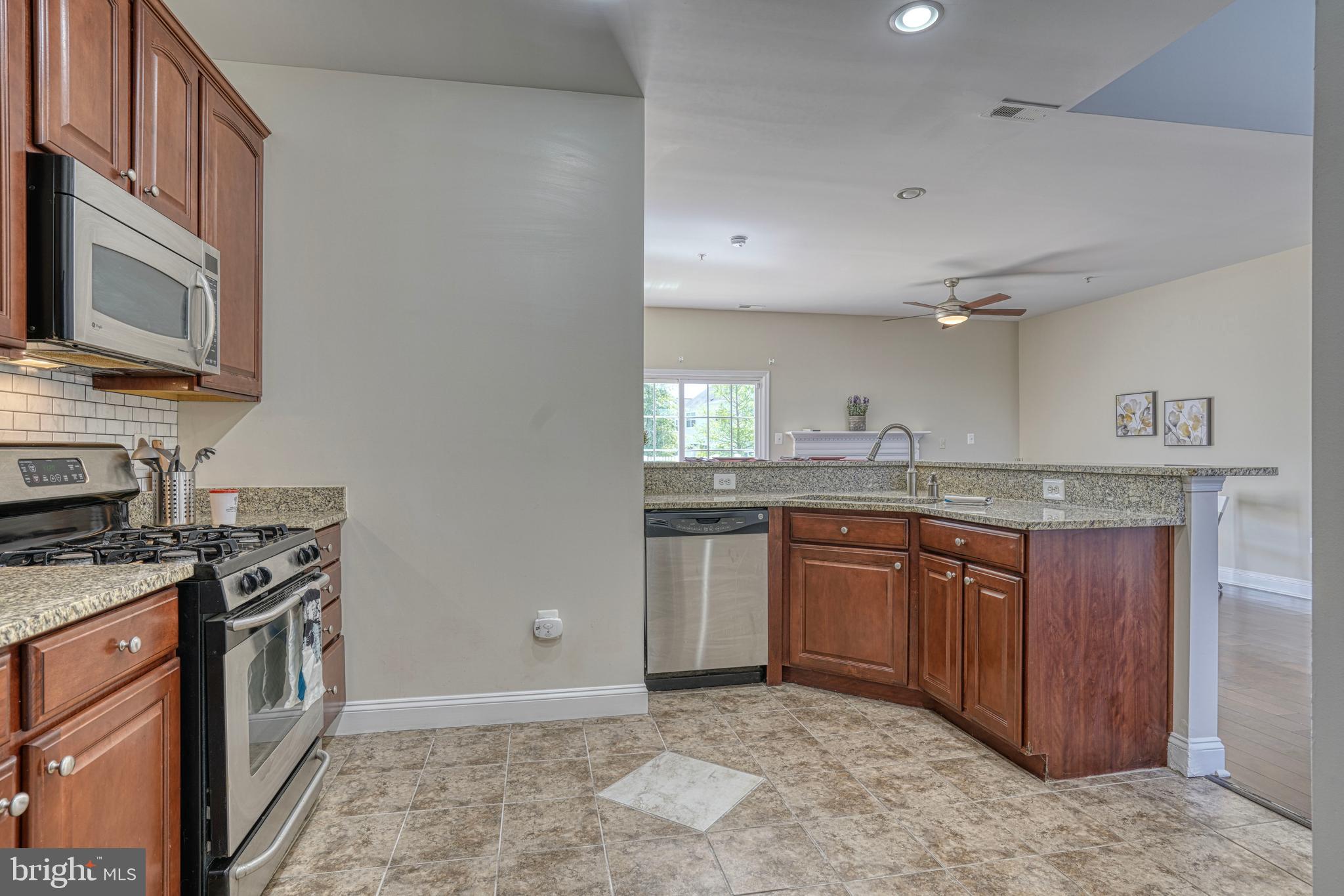 LAKELANDS AT EASTON - Residential