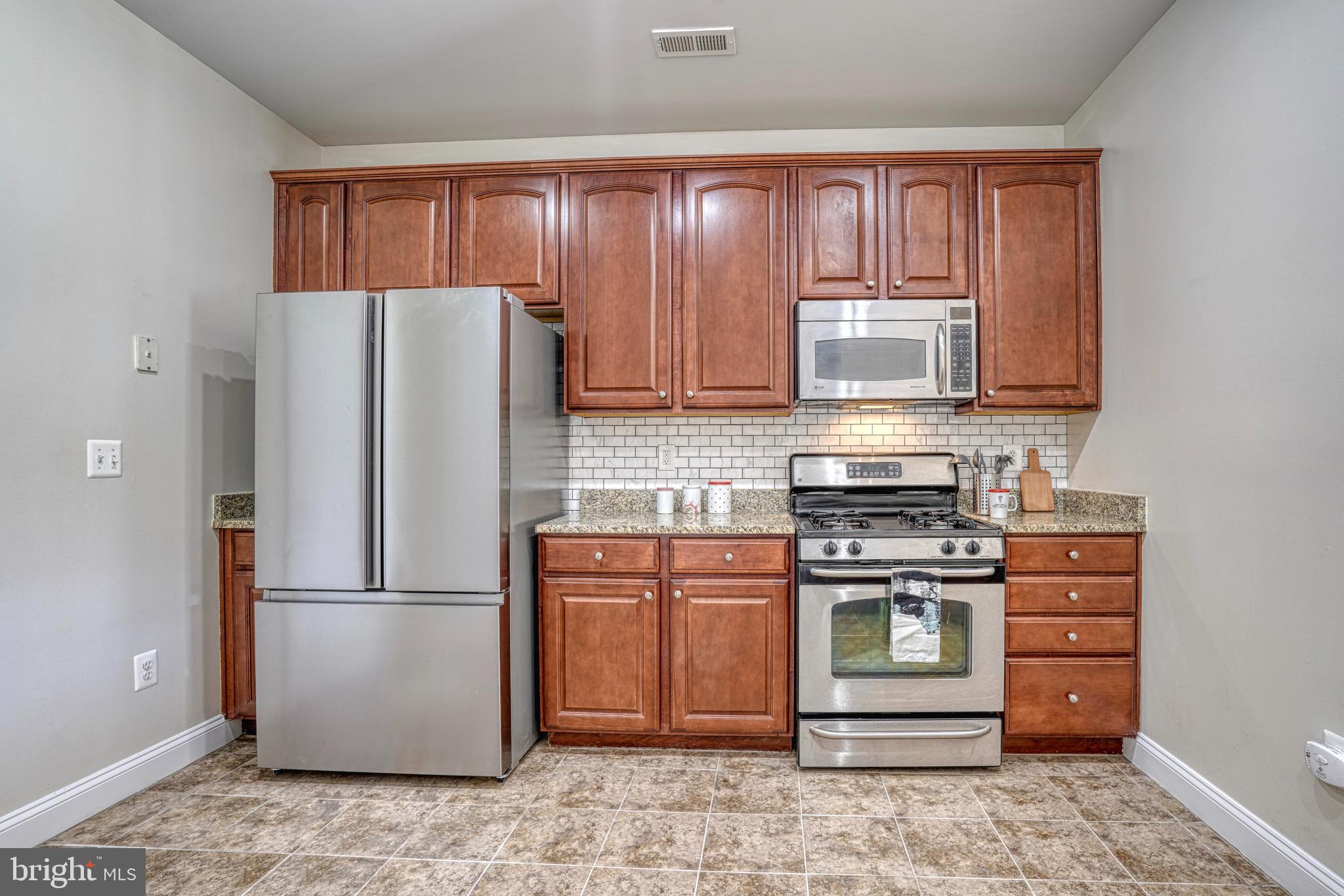 LAKELANDS AT EASTON - Residential