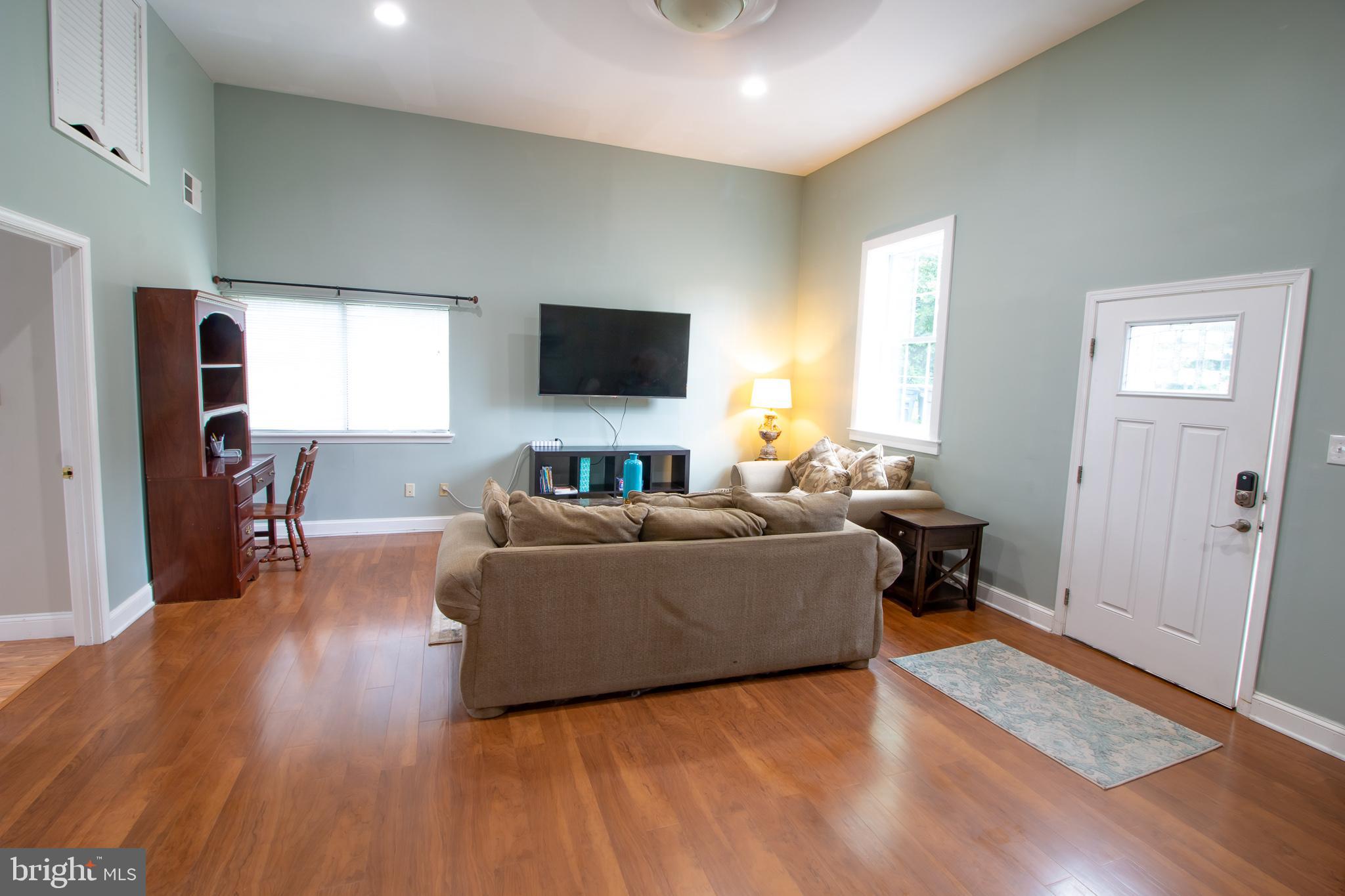 SUNNY VIEW - Residential Lease