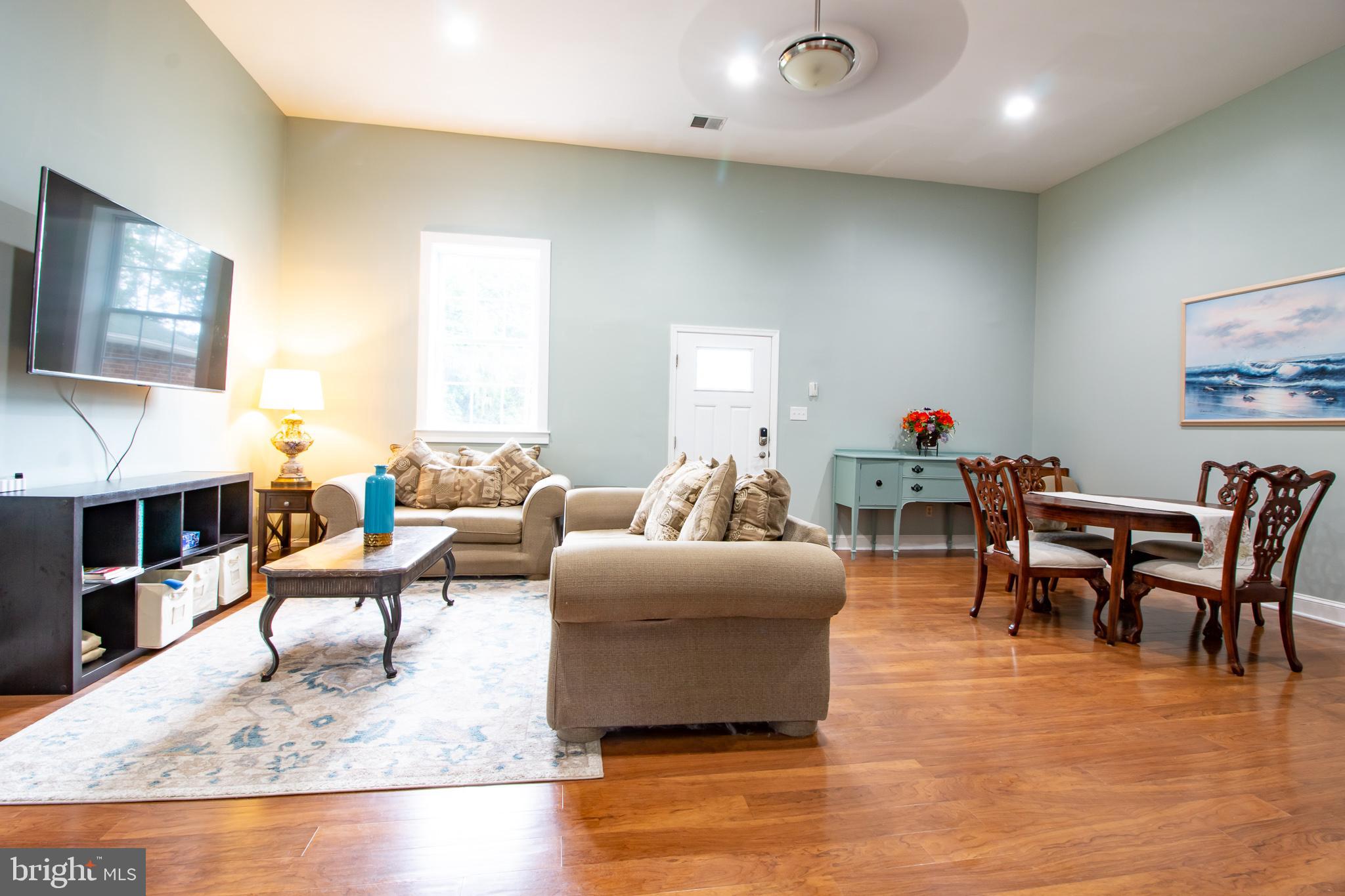 SUNNY VIEW - Residential Lease