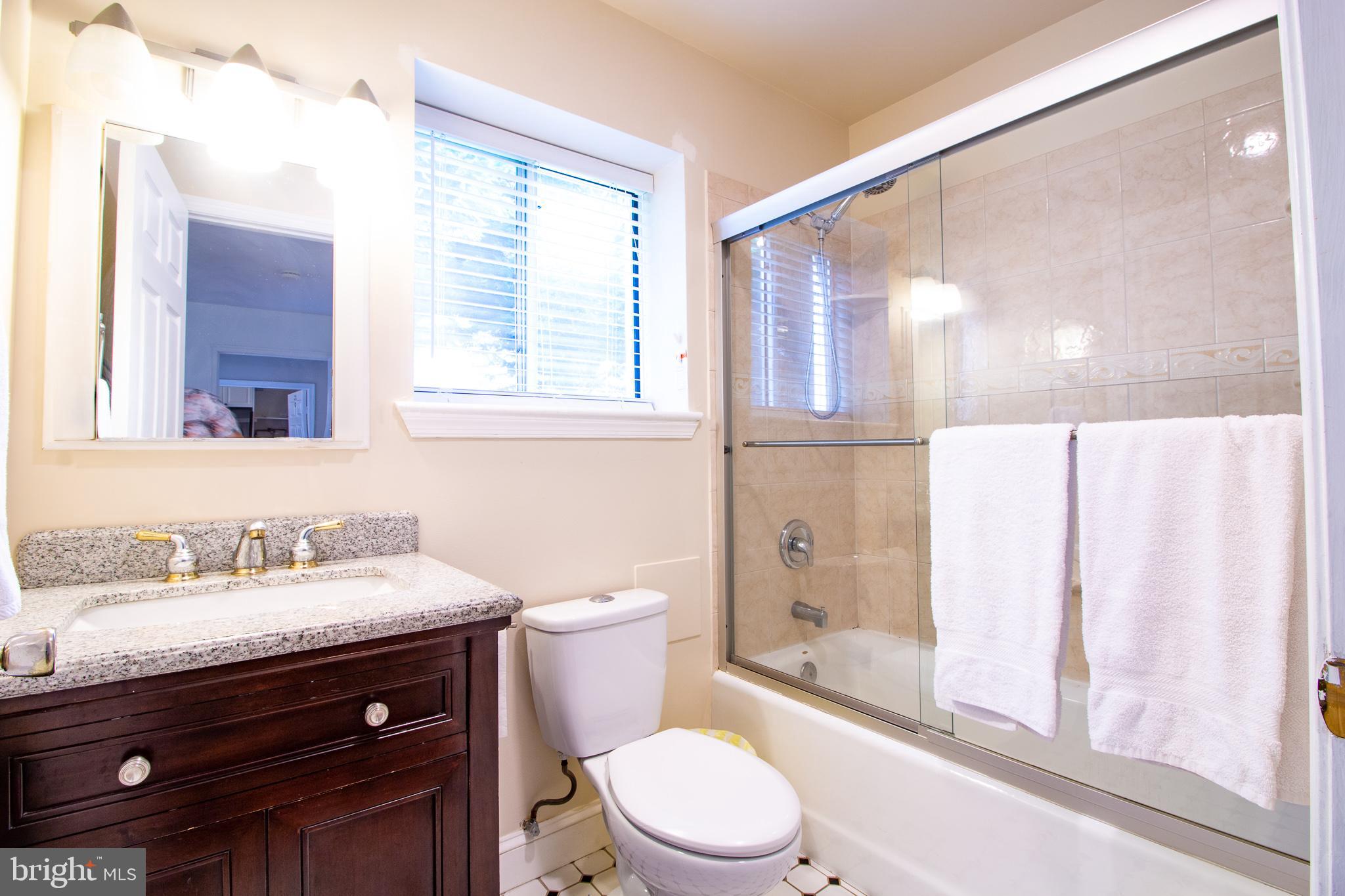 SUNNY VIEW - Residential Lease