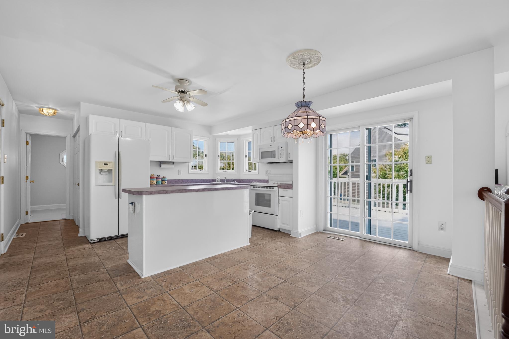 2903 CHESTNUT HILL DRIVE