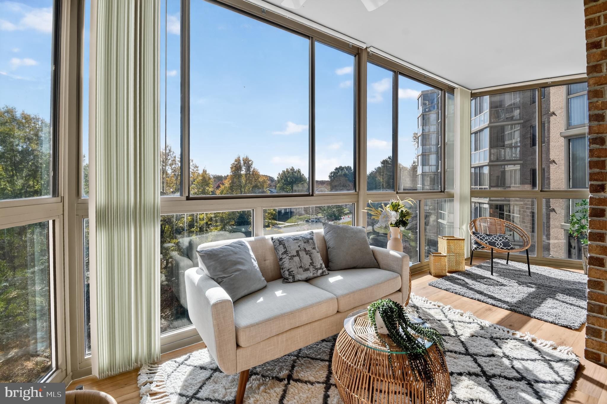 TURNBERRY COURTS AT LEIS - Residential