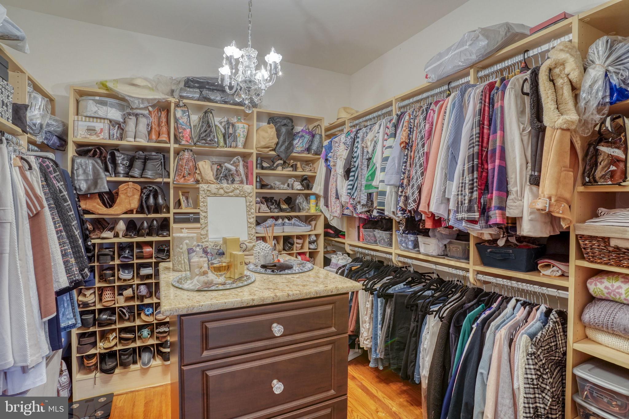 WOLFE POINTE - Residential