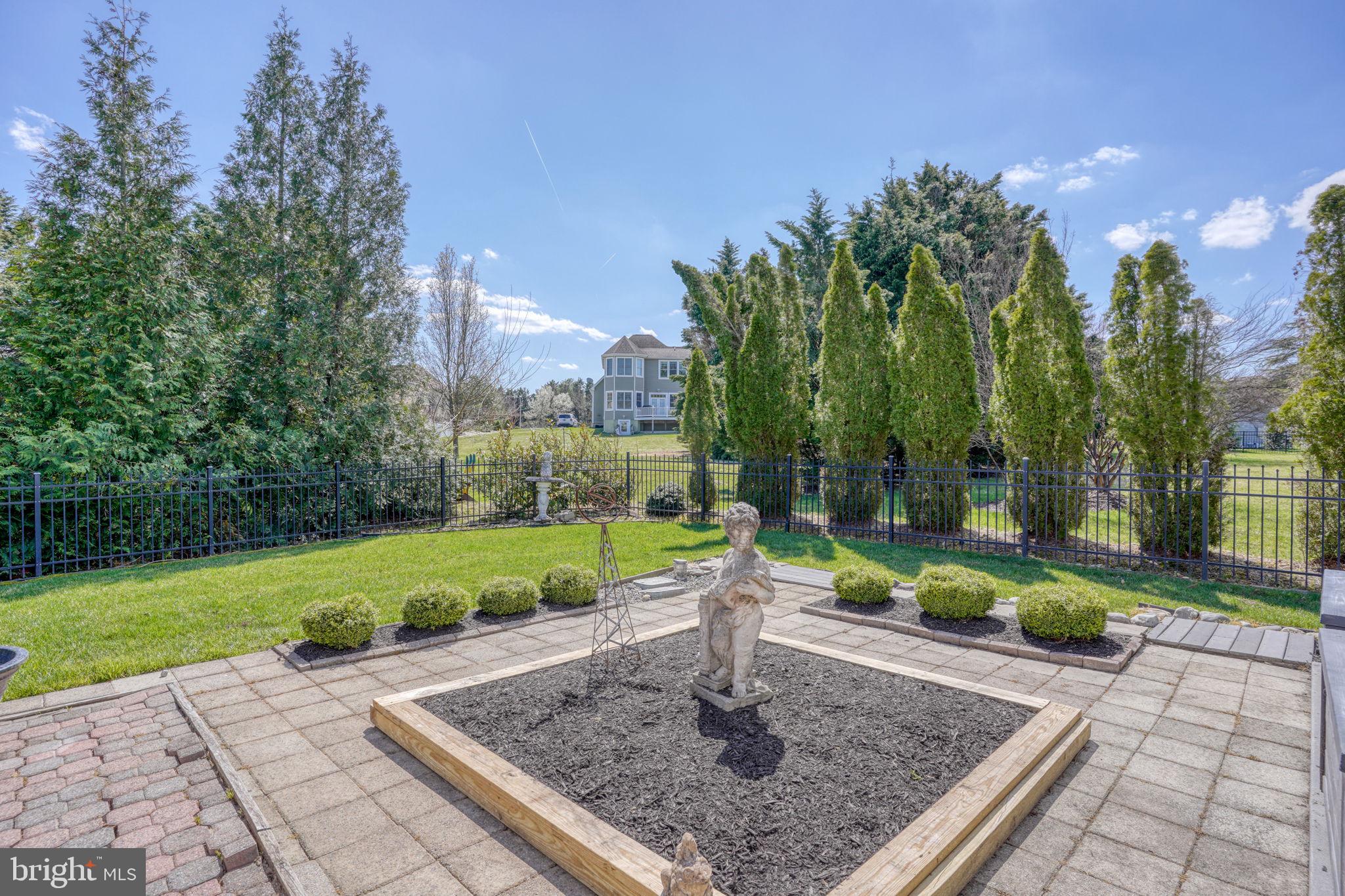 WOLFE POINTE - Residential