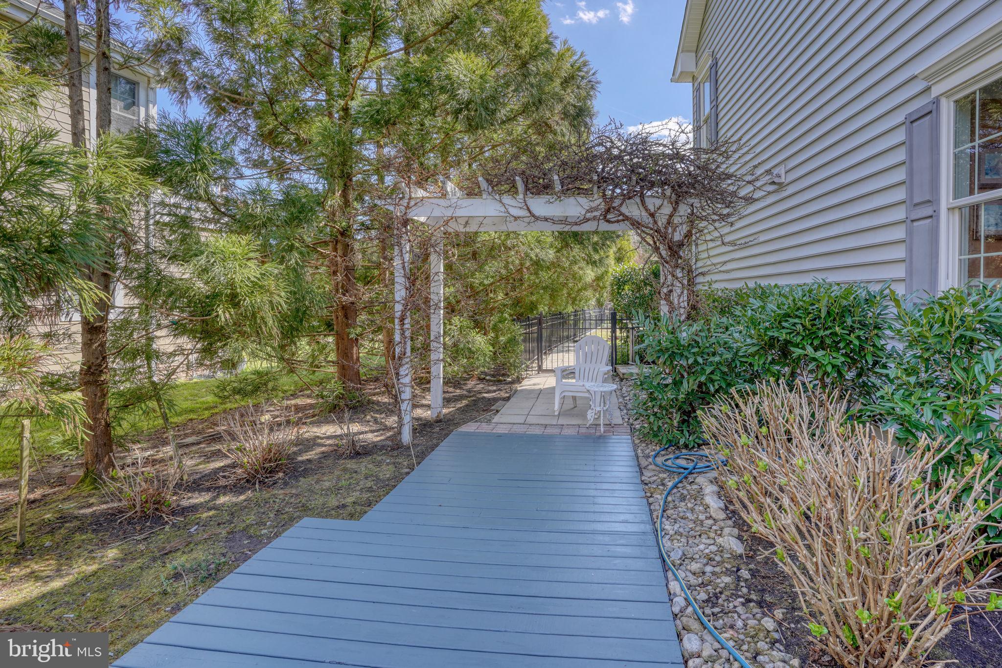 WOLFE POINTE - Residential