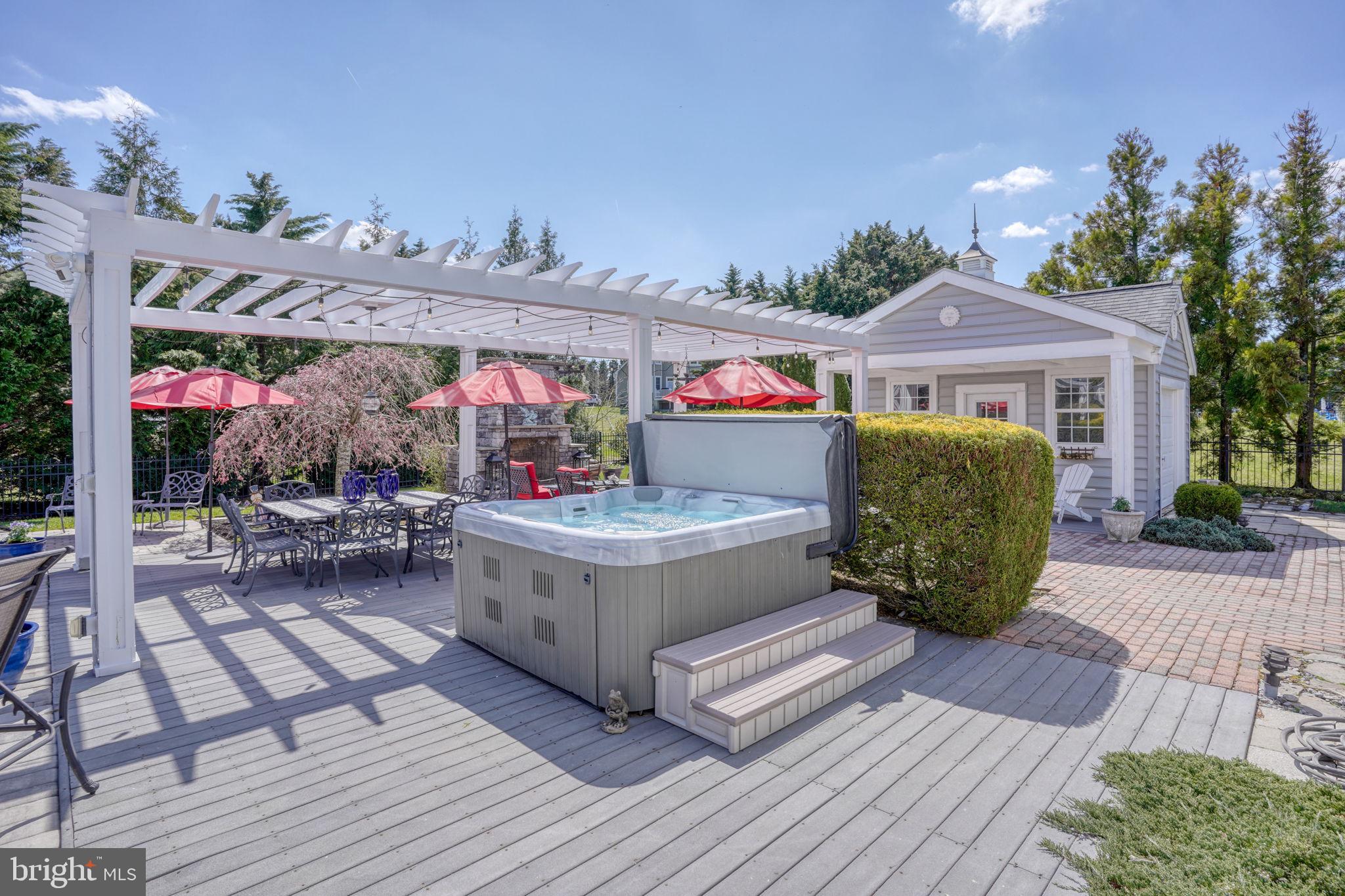 WOLFE POINTE - Residential