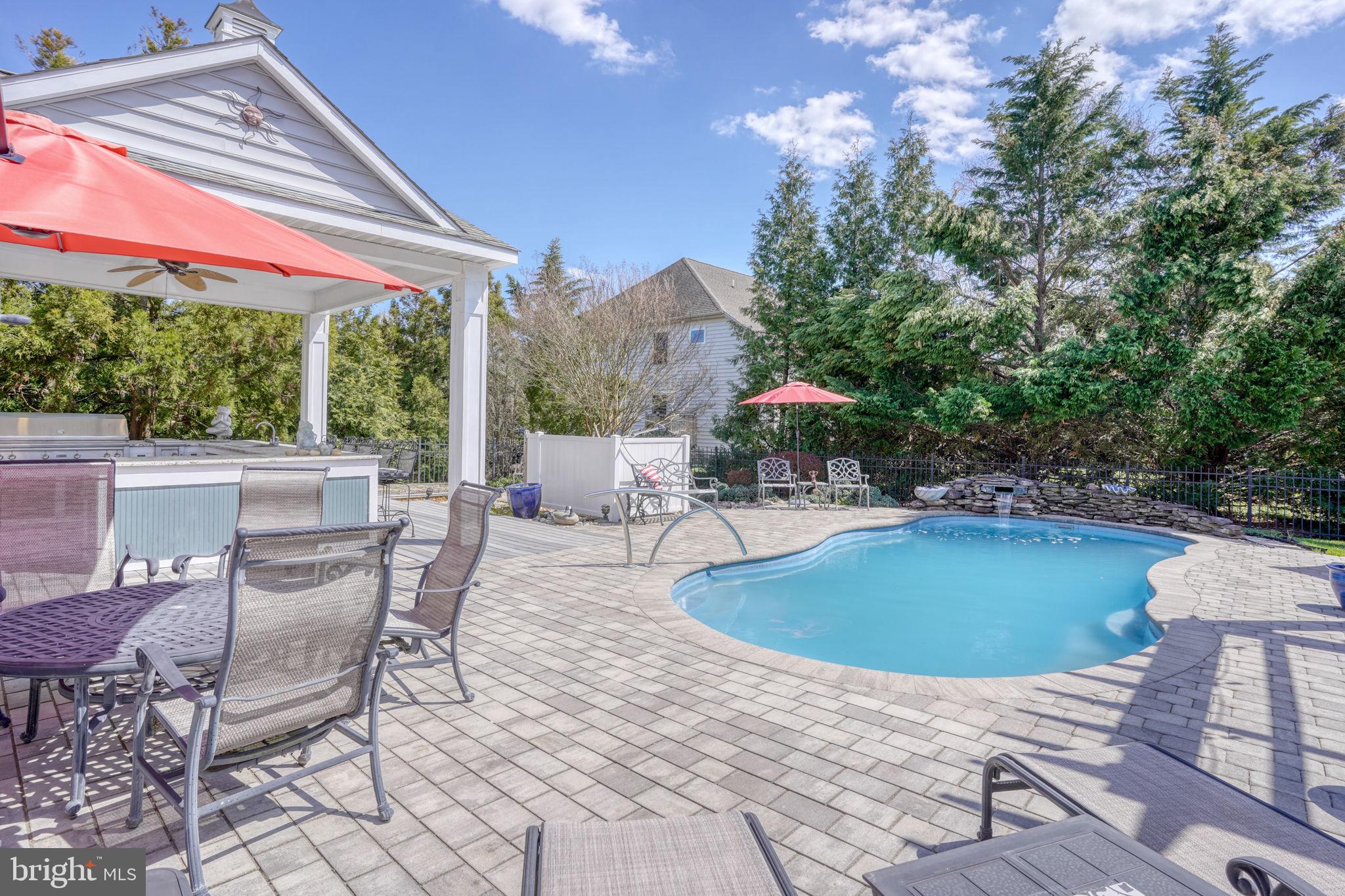 WOLFE POINTE - Residential