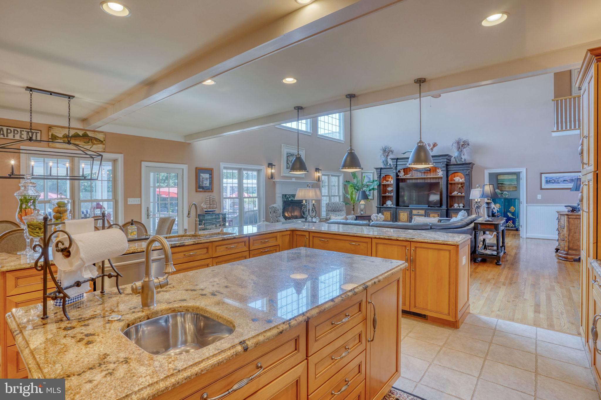 WOLFE POINTE - Residential