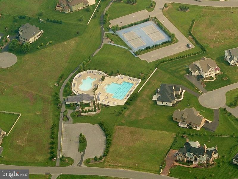 WOLFE POINTE - Residential