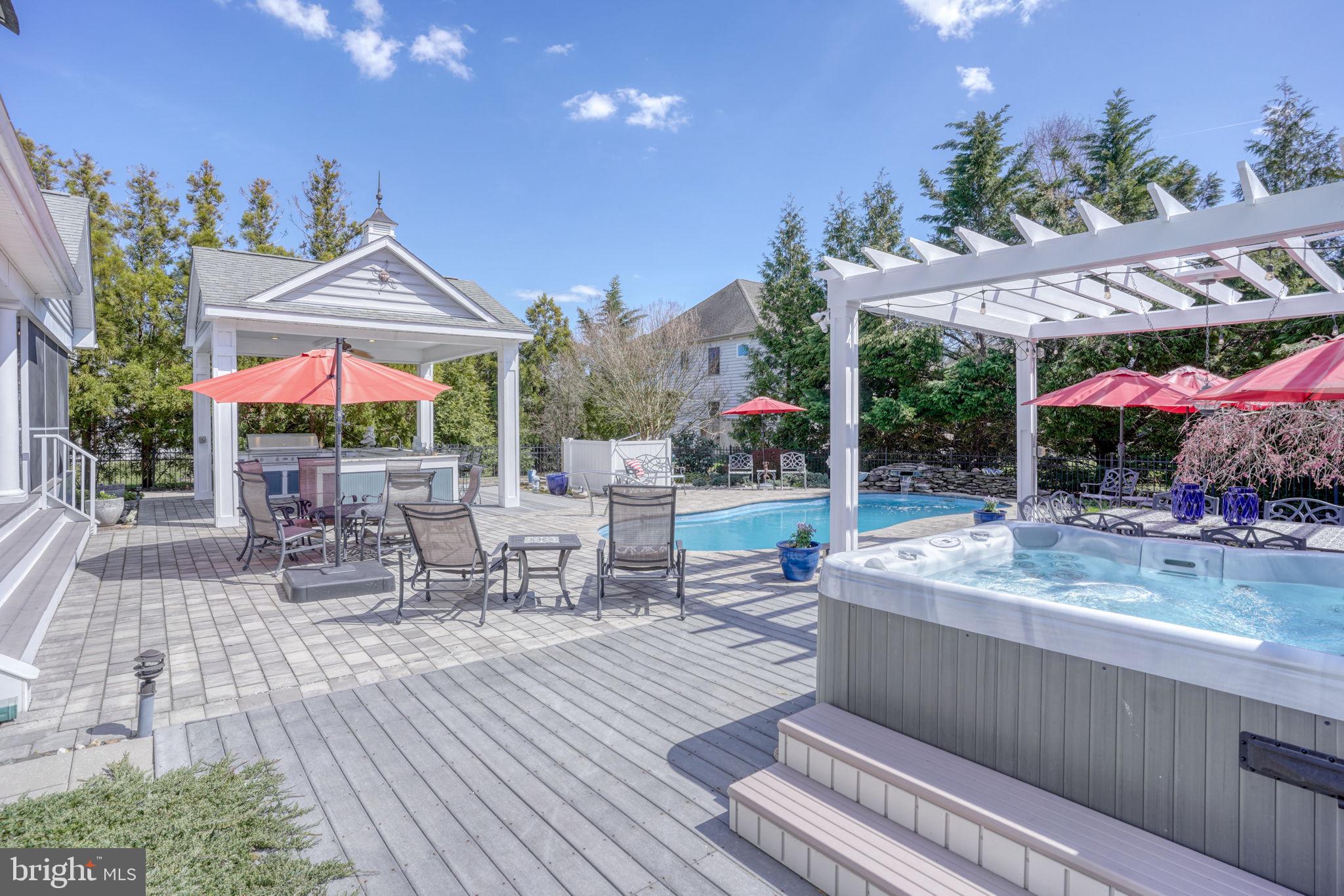 WOLFE POINTE - Residential