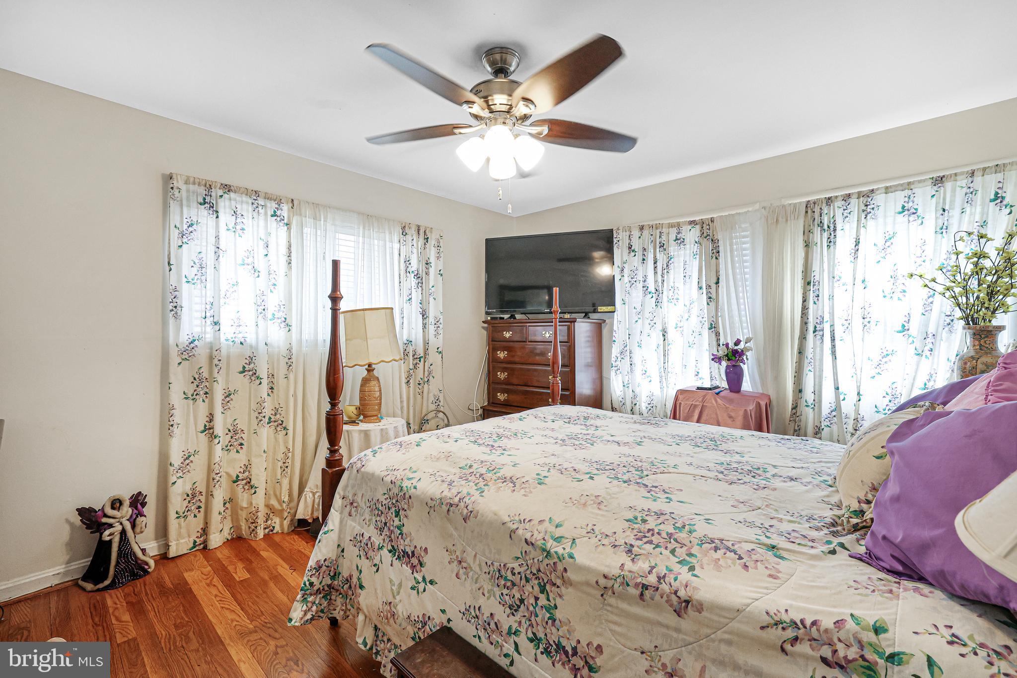 GREENWOOD KNOLLS - Residential
