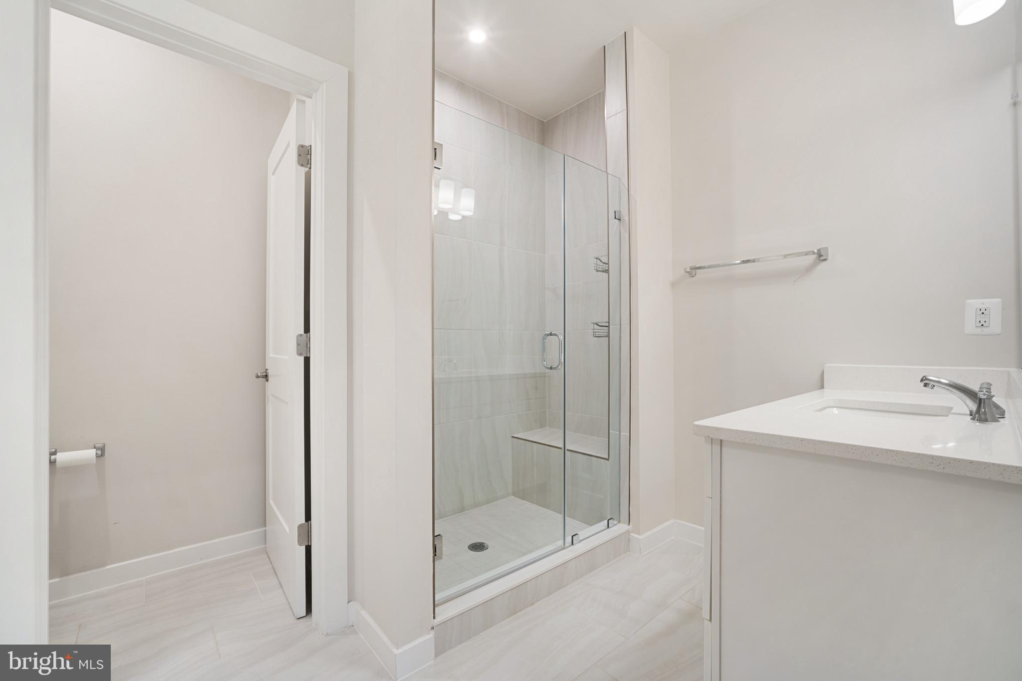 ASHBROOK PLACE - Residential Lease