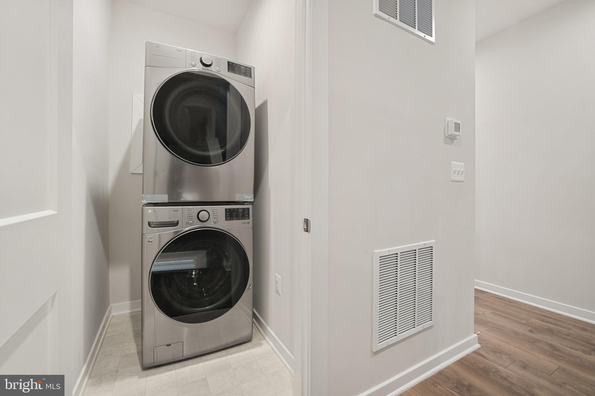 ASHBROOK PLACE - Residential Lease