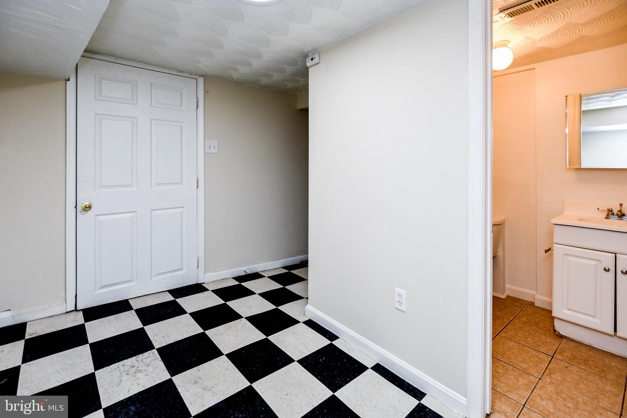 GAY STREET - Residential Lease