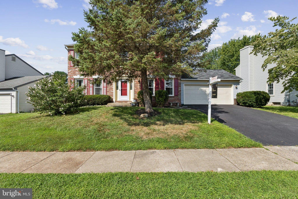 Photo of 3574 Armfield Farm Drive, CHANTILLY, VA 20151 (MLS # VAFX2338498)