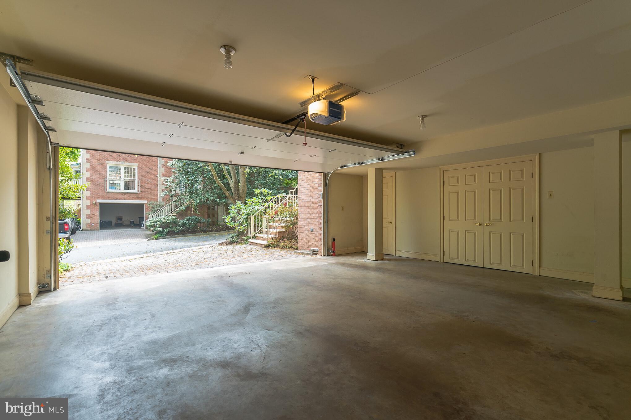 GRESHAM PLACE - Residential