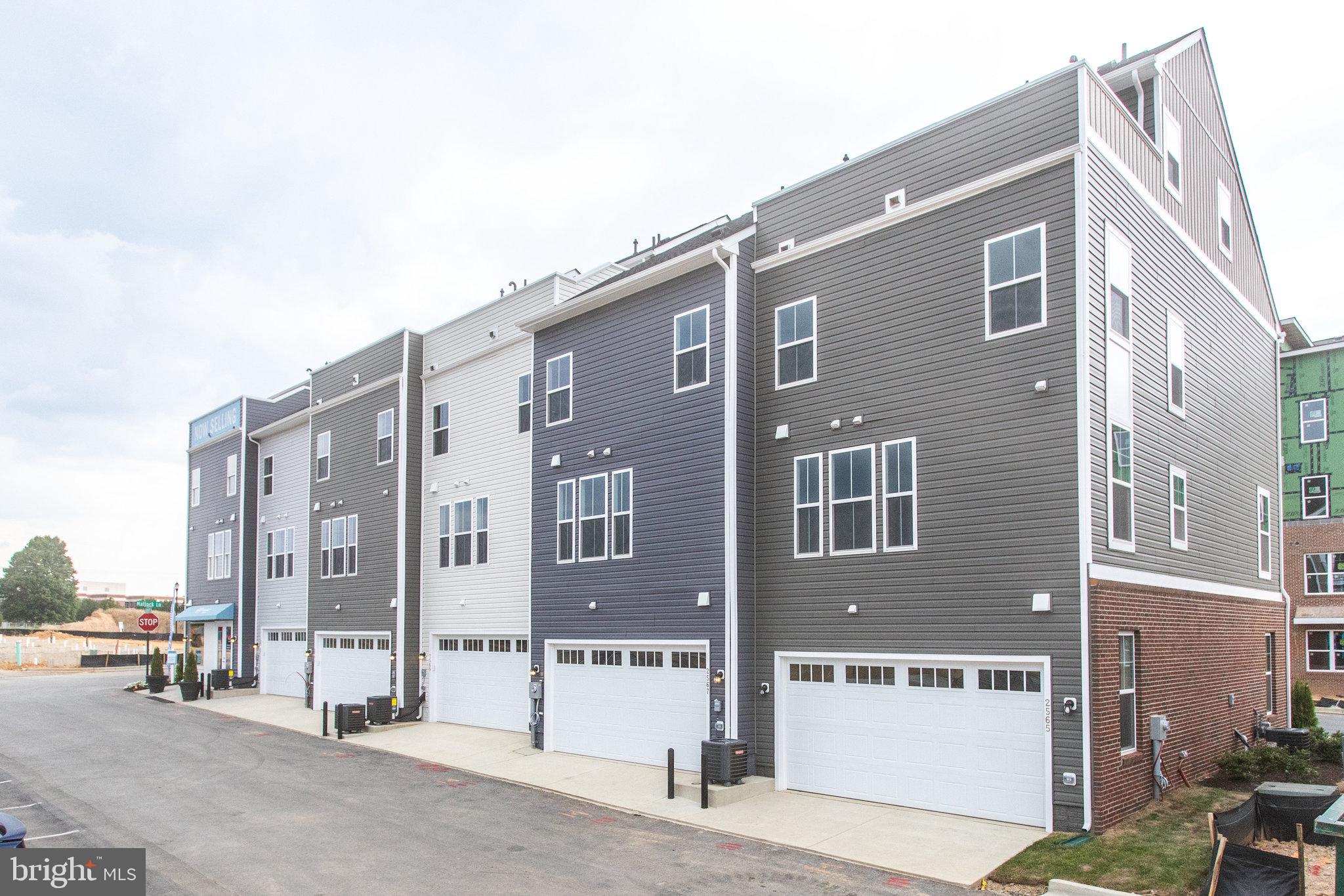 TOWNS AT MARKET COMMONS - Residential