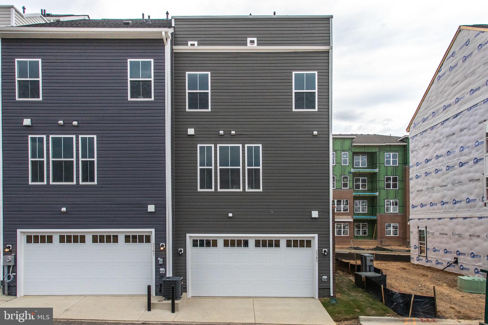 TOWNS AT MARKET COMMONS - Residential