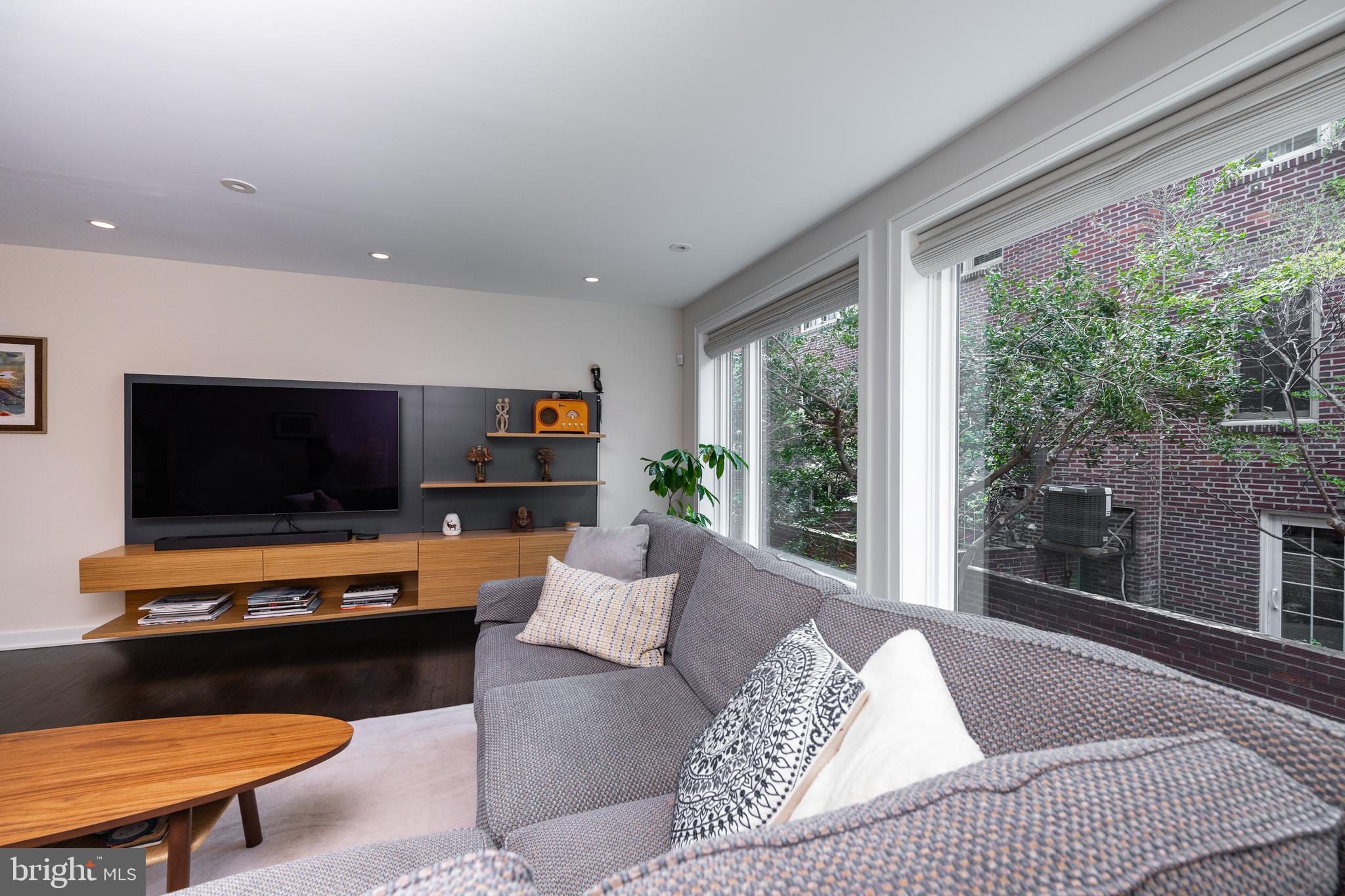 WASHINGTON SQ WEST - Residential