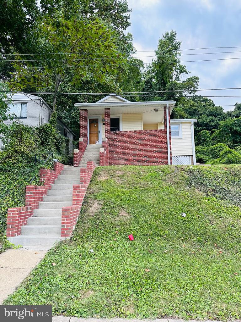 CAPITOL HEIGHTS - Residential Lease