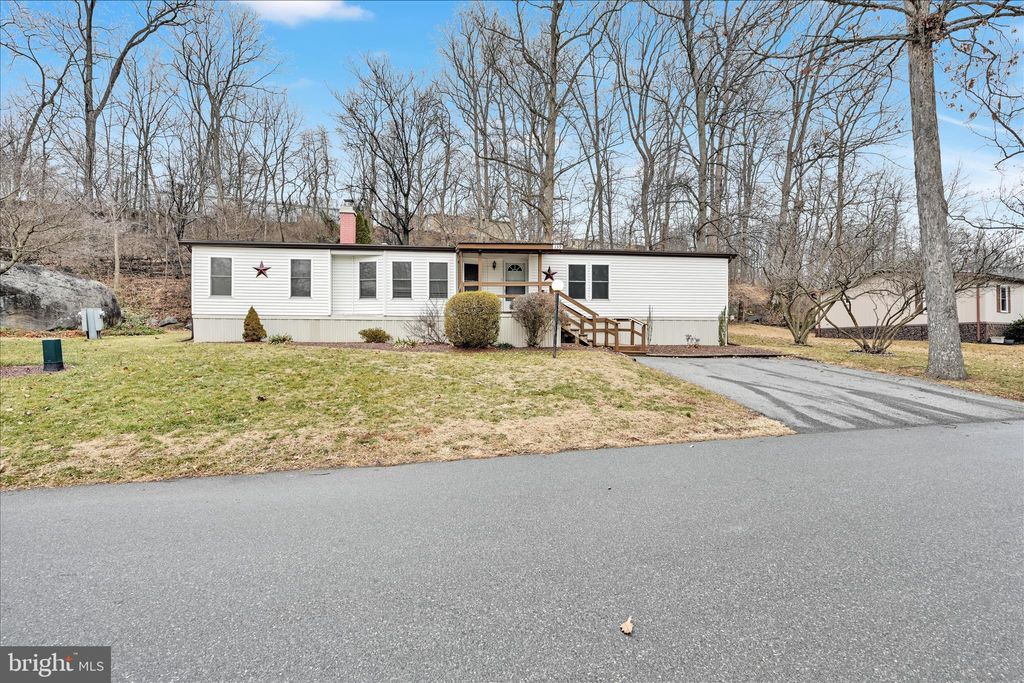 Photo of 139 Sun Valley Road, ELIZABETHTOWN, PA 17022 (MLS # PALA2079514)