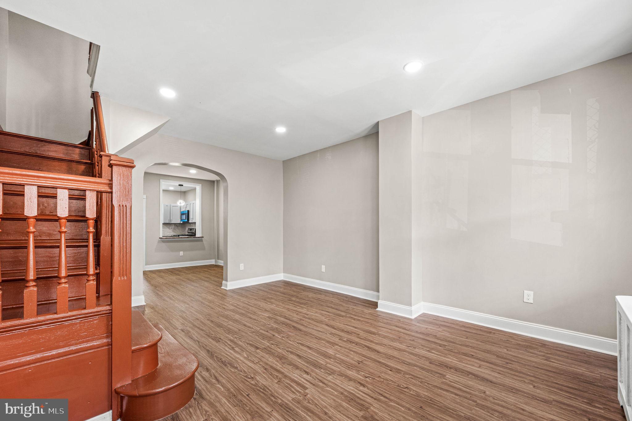 205 W LOUDON STREET