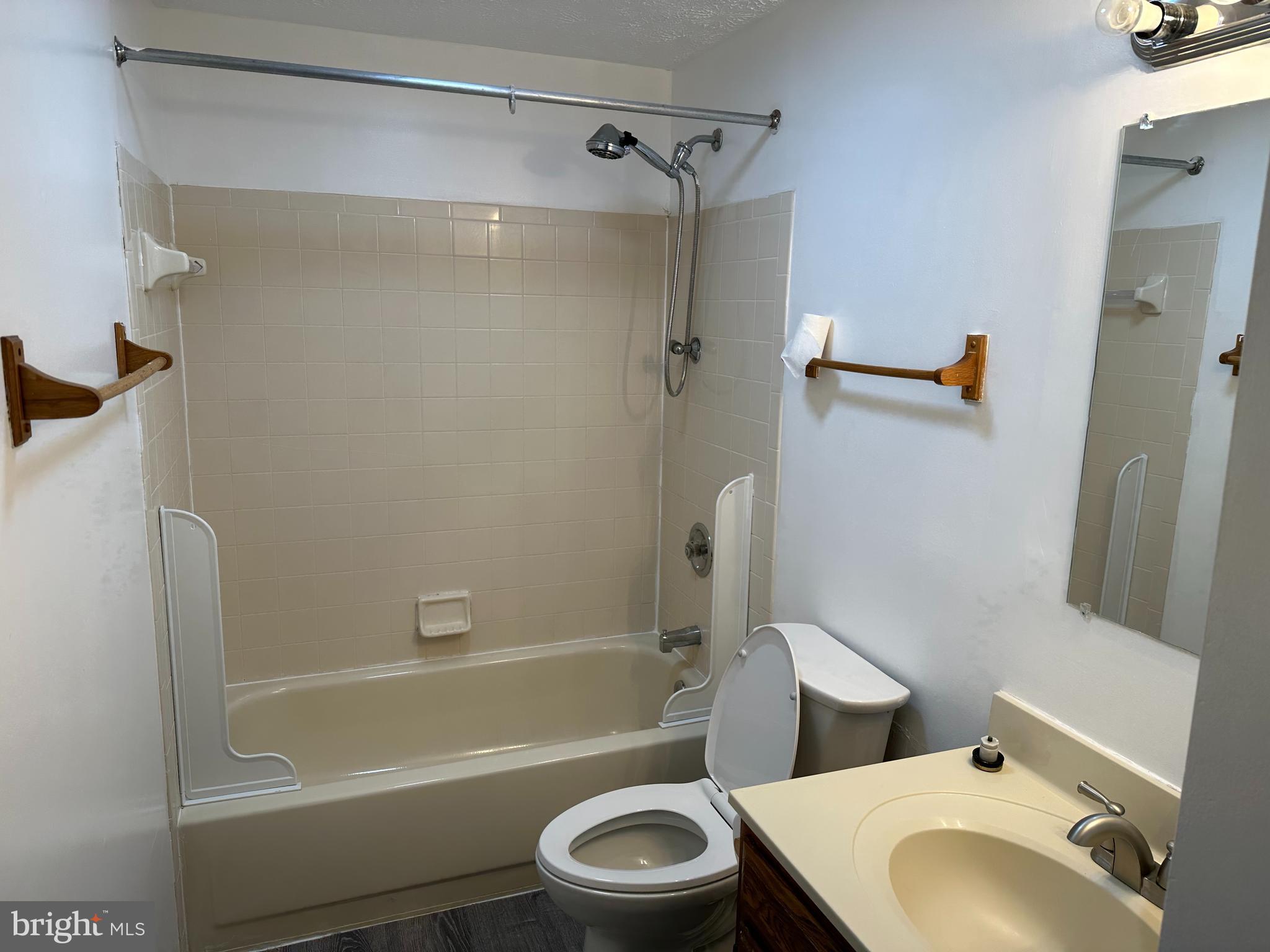 KINGS WOODS - Residential Lease