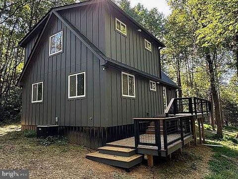 Photo of 325 Persimmon Hill Drive, ROSELAND, VA 22967 (MLS # VANL2000656)