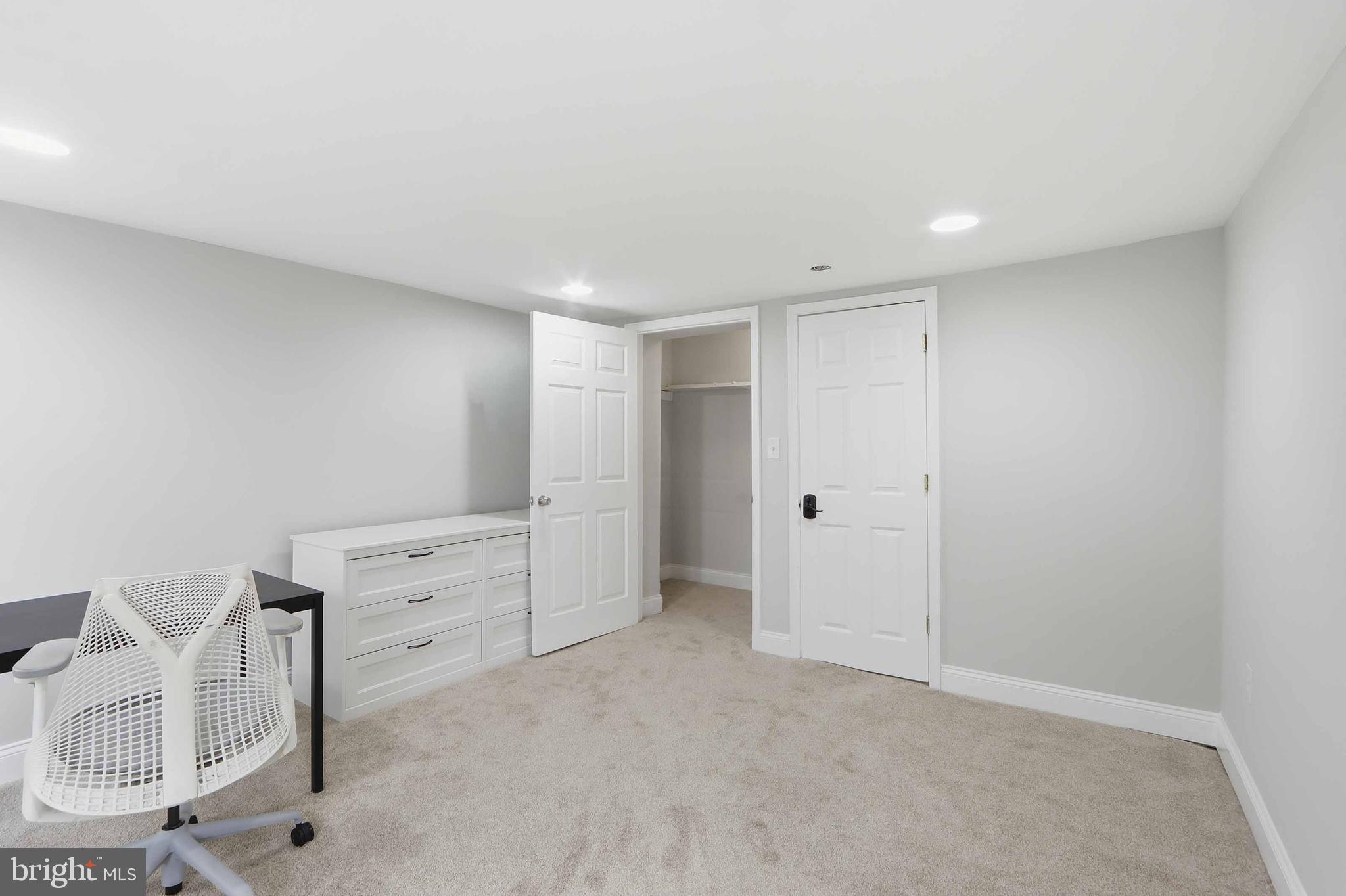 WASHINGTON VILLAGE - Residential