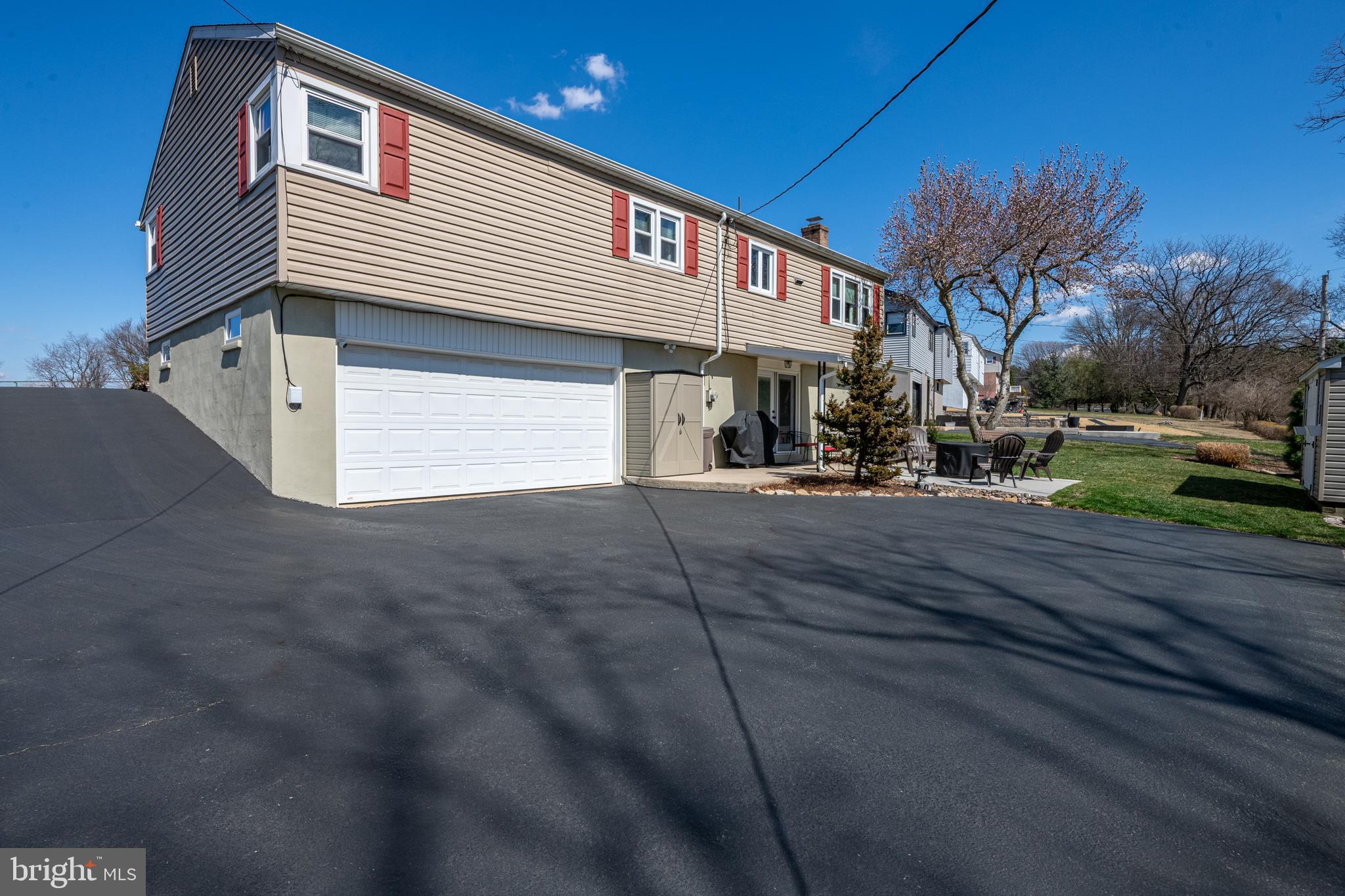 WEST HILLS - Residential