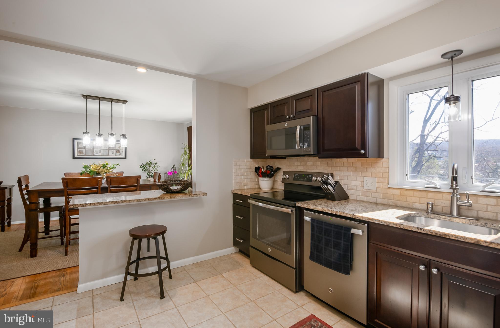 WEST HILLS - Residential