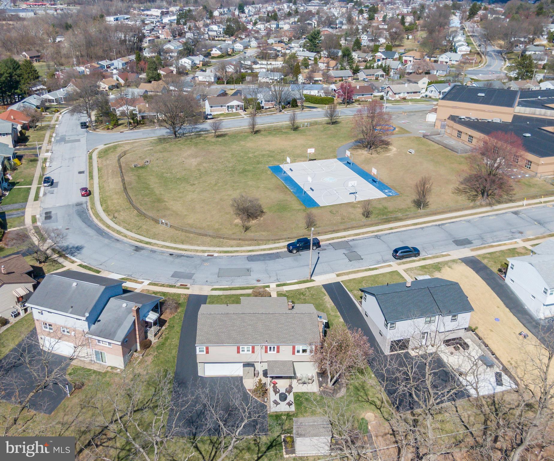 WEST HILLS - Residential