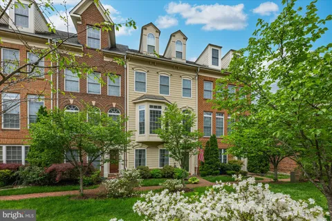 5160 Brawner Place, Alexandria, VA MLS: VAAX2044688