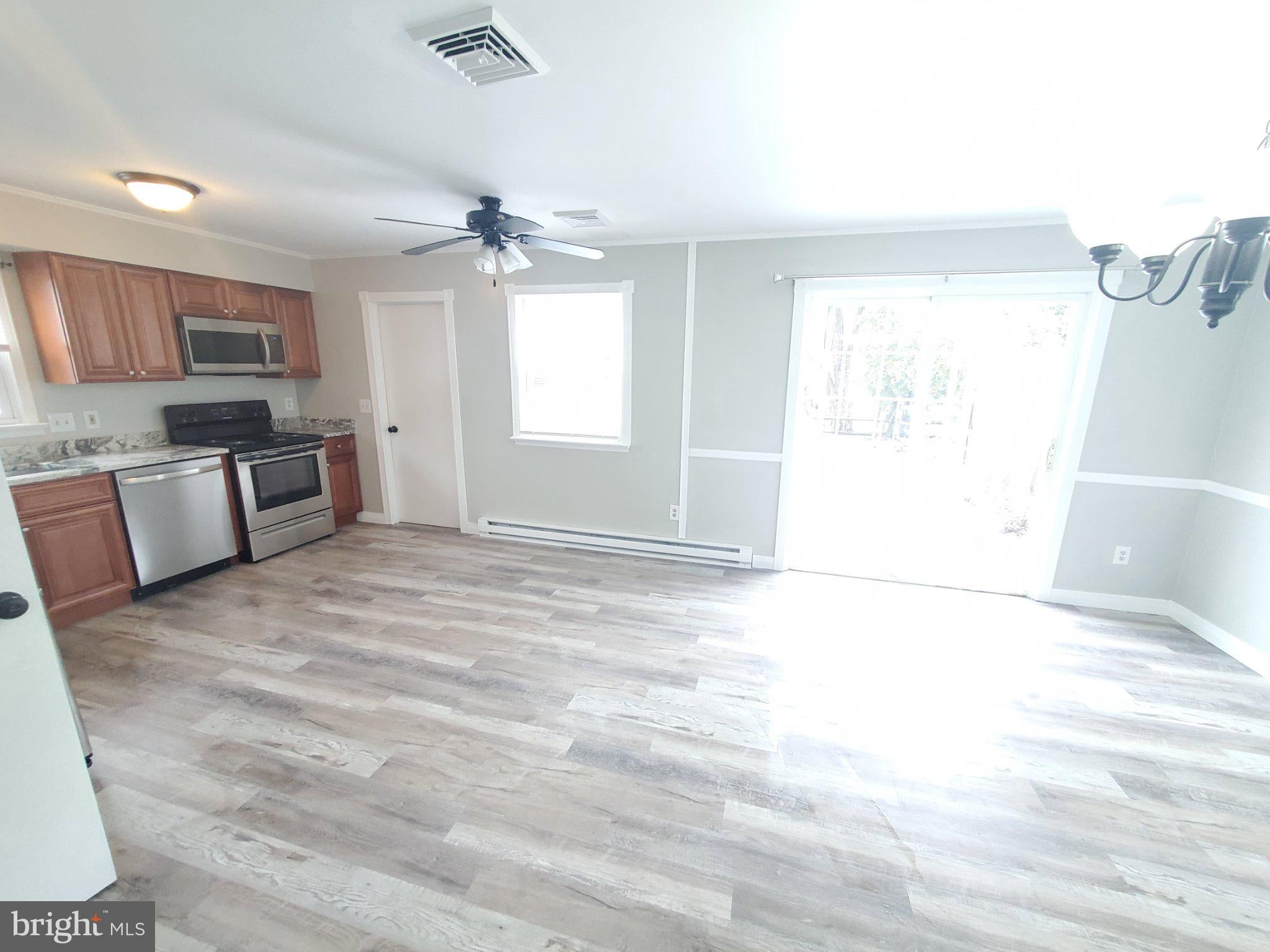 6 GROVE CIRCLE
