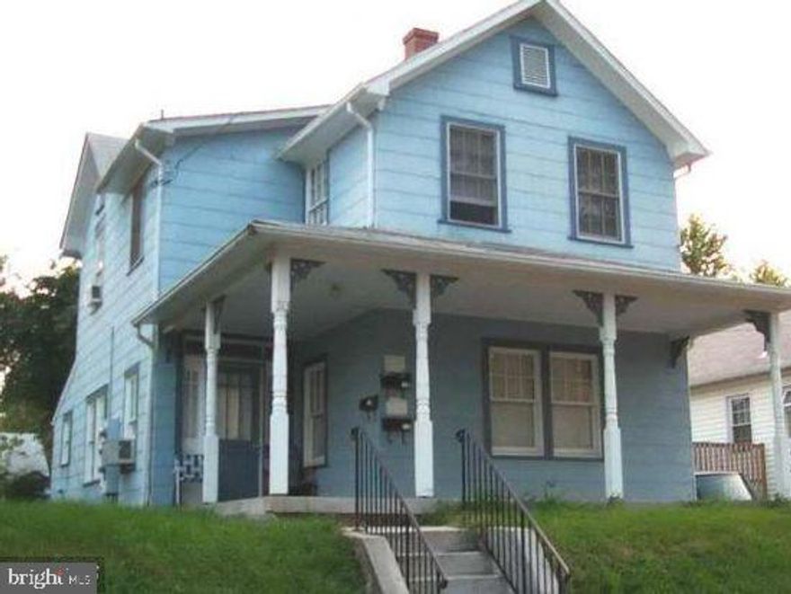 Great value in excellent Del Ray location!  Spacious one bedroom rental combo living/dining with ceramic tile flooring.  Open pass-through from kitchen to living/dining.  Carpeted bedroom with large walk-in closet.  This is one residence divided into 3 rental apartments, each with its own private entrance.  Apartment #2 is accessed at right side of house at rear of building. Street parking.  Excellent for commuting - less than 1 block to bus on Rt. 1 to Crystal City Metro!  Pets case-by-case.