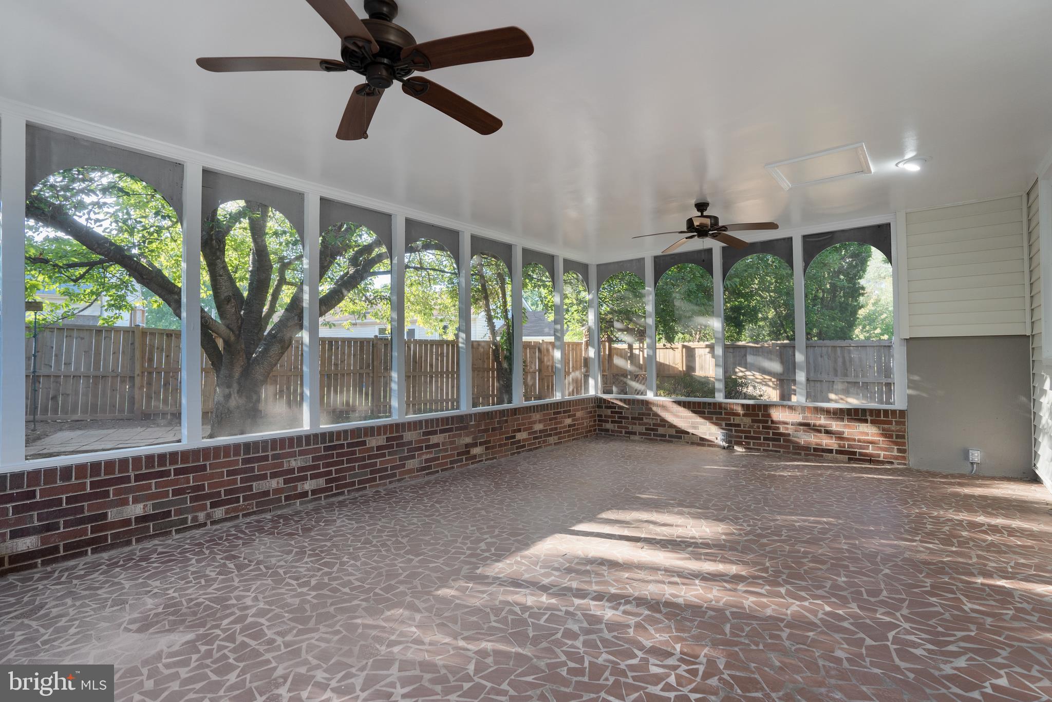 WEEMS SQUARE - Residential