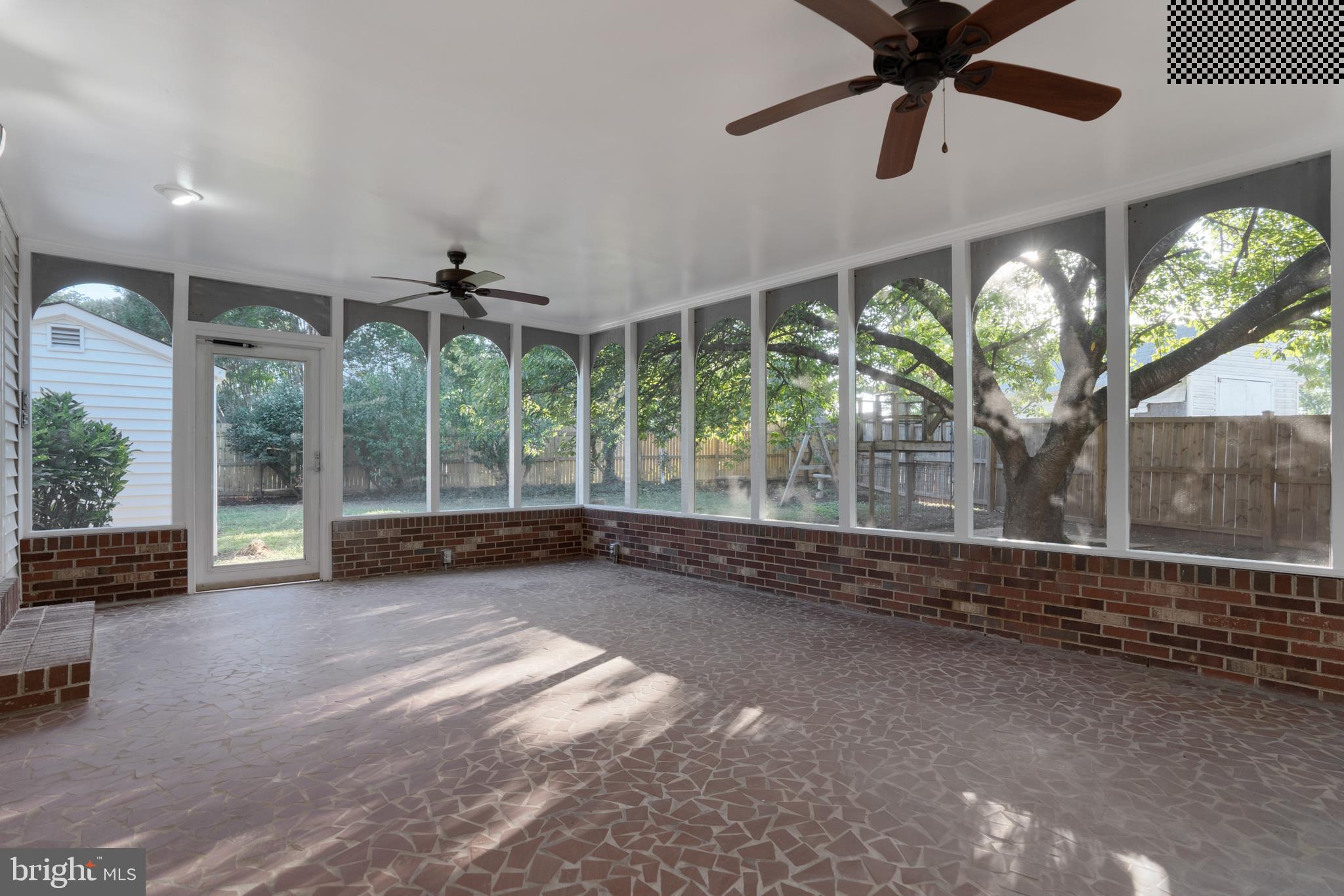 WEEMS SQUARE - Residential