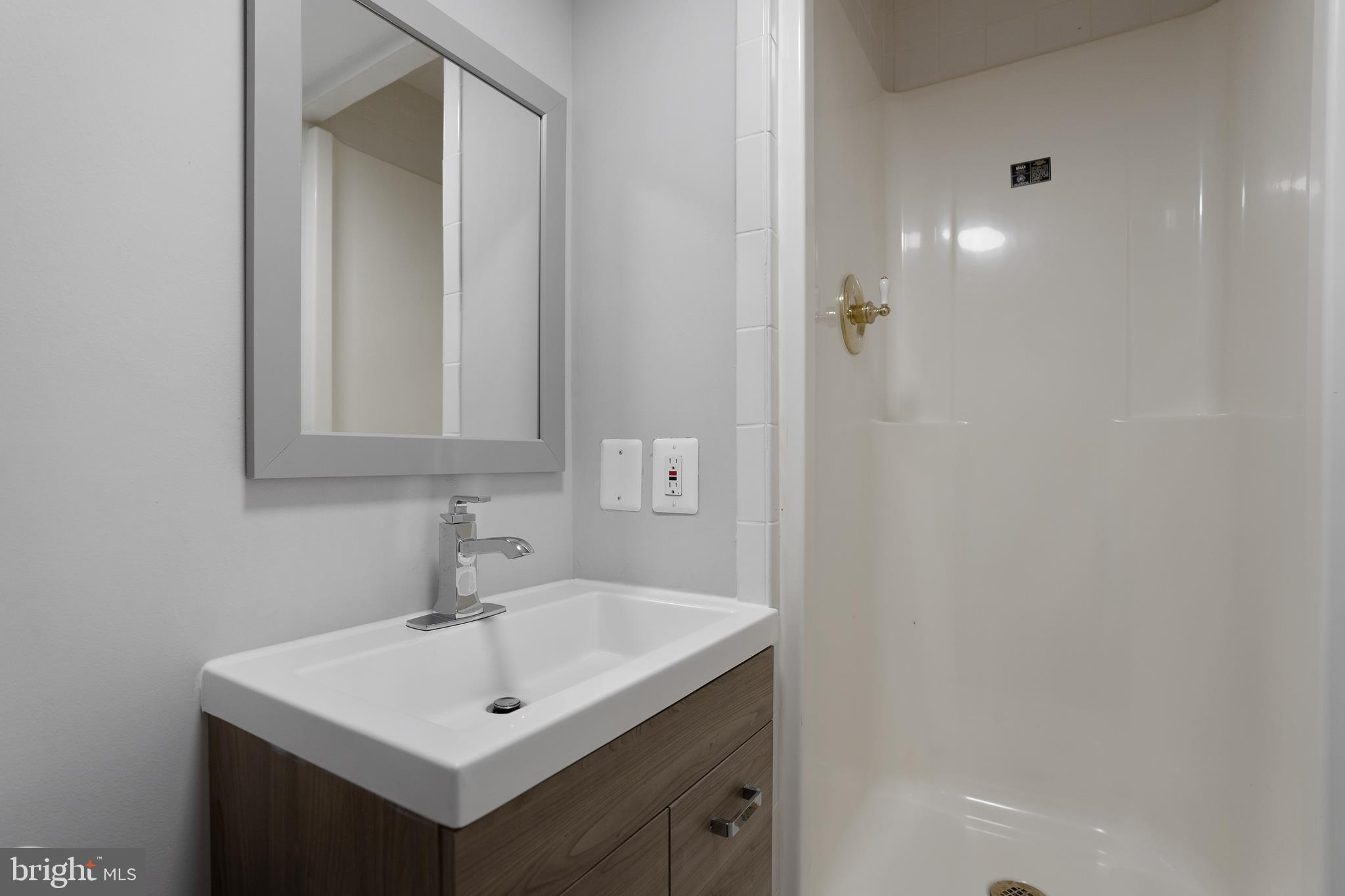 WEEMS SQUARE - Residential