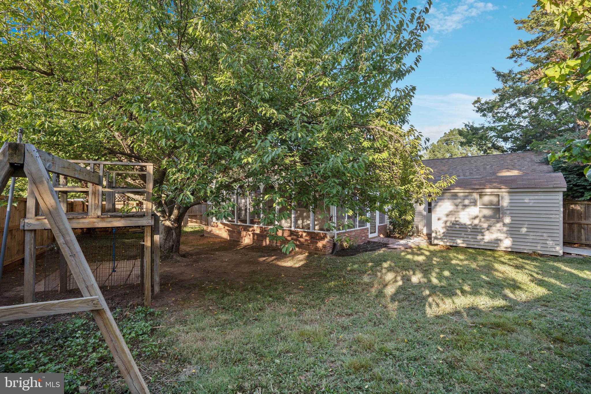 WEEMS SQUARE - Residential