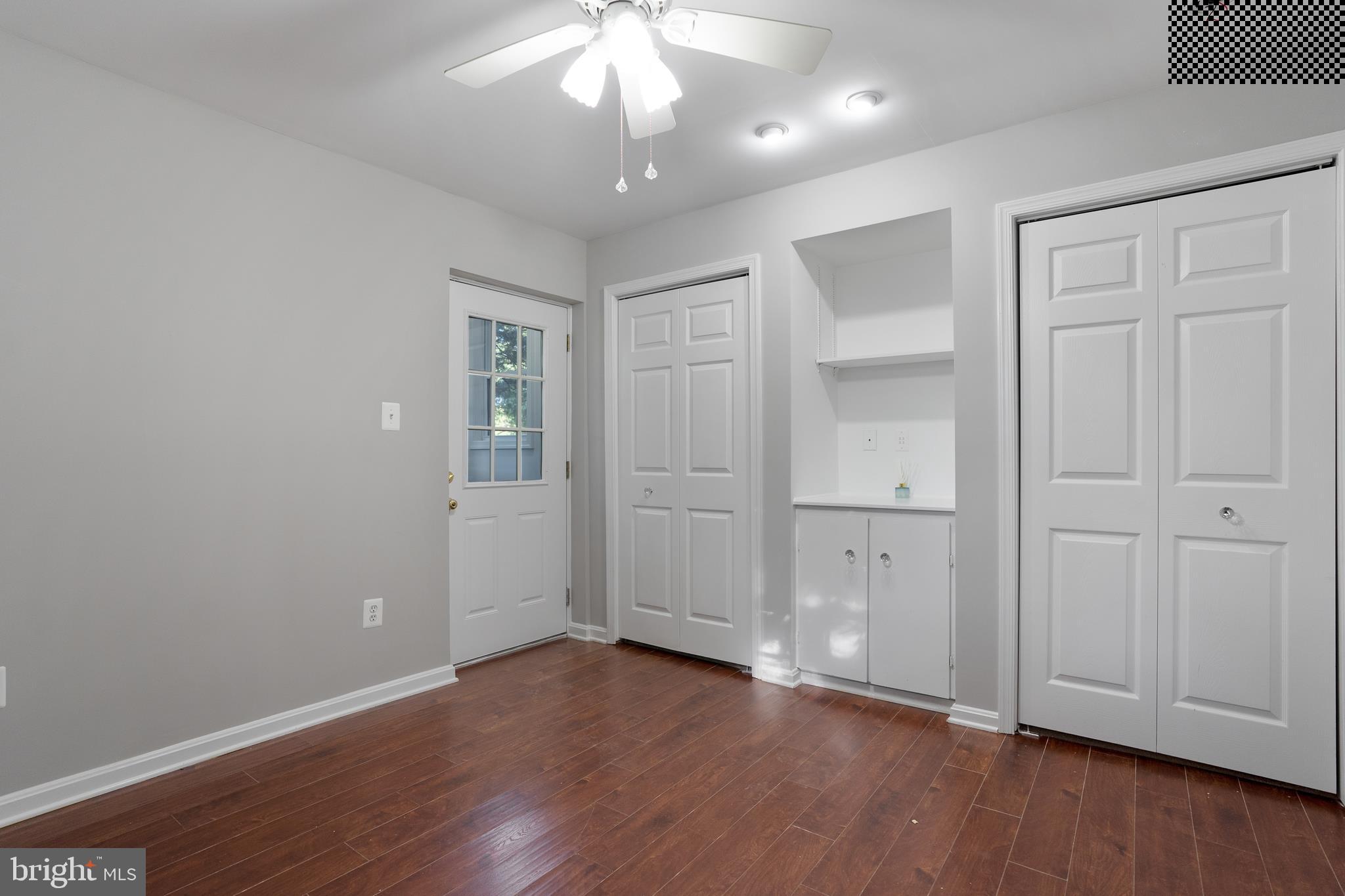 WEEMS SQUARE - Residential