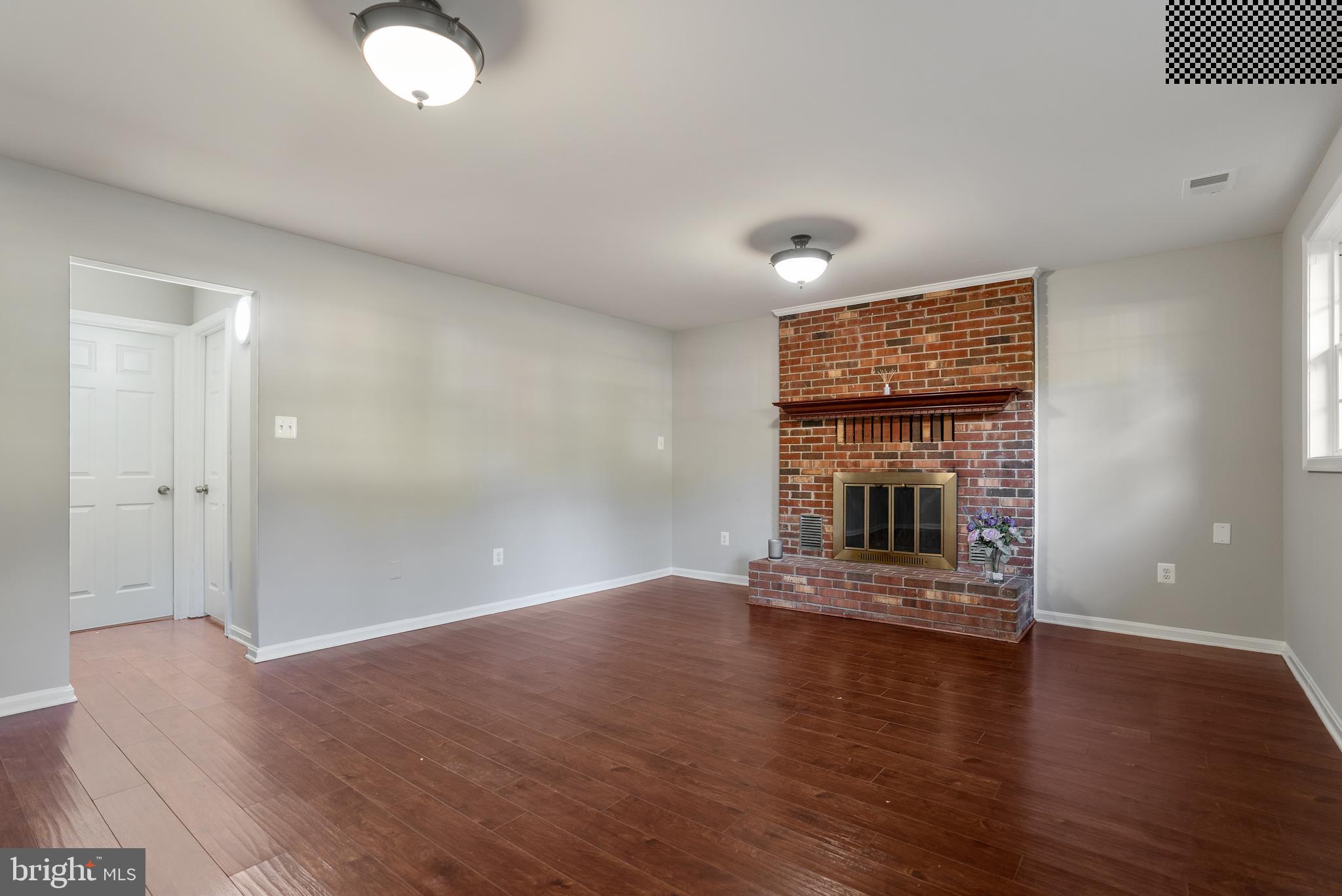 WEEMS SQUARE - Residential