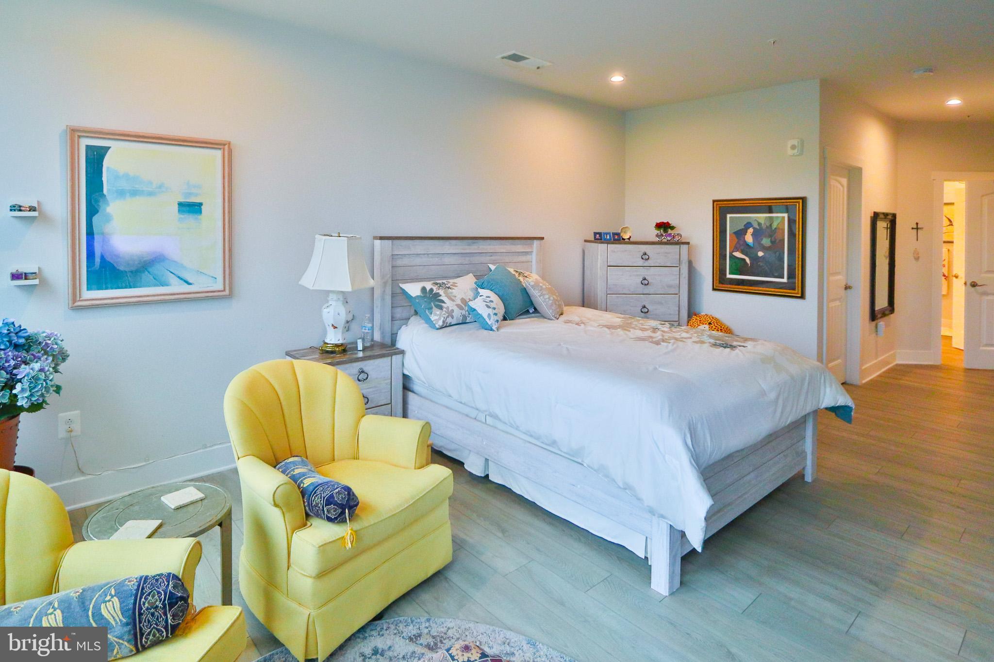 FOUR SEASONS AT KENT ISLAND - Residential