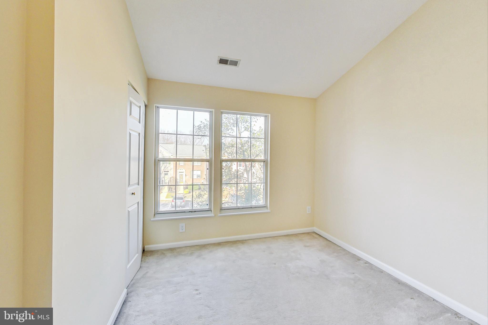 RUSSETT - Residential