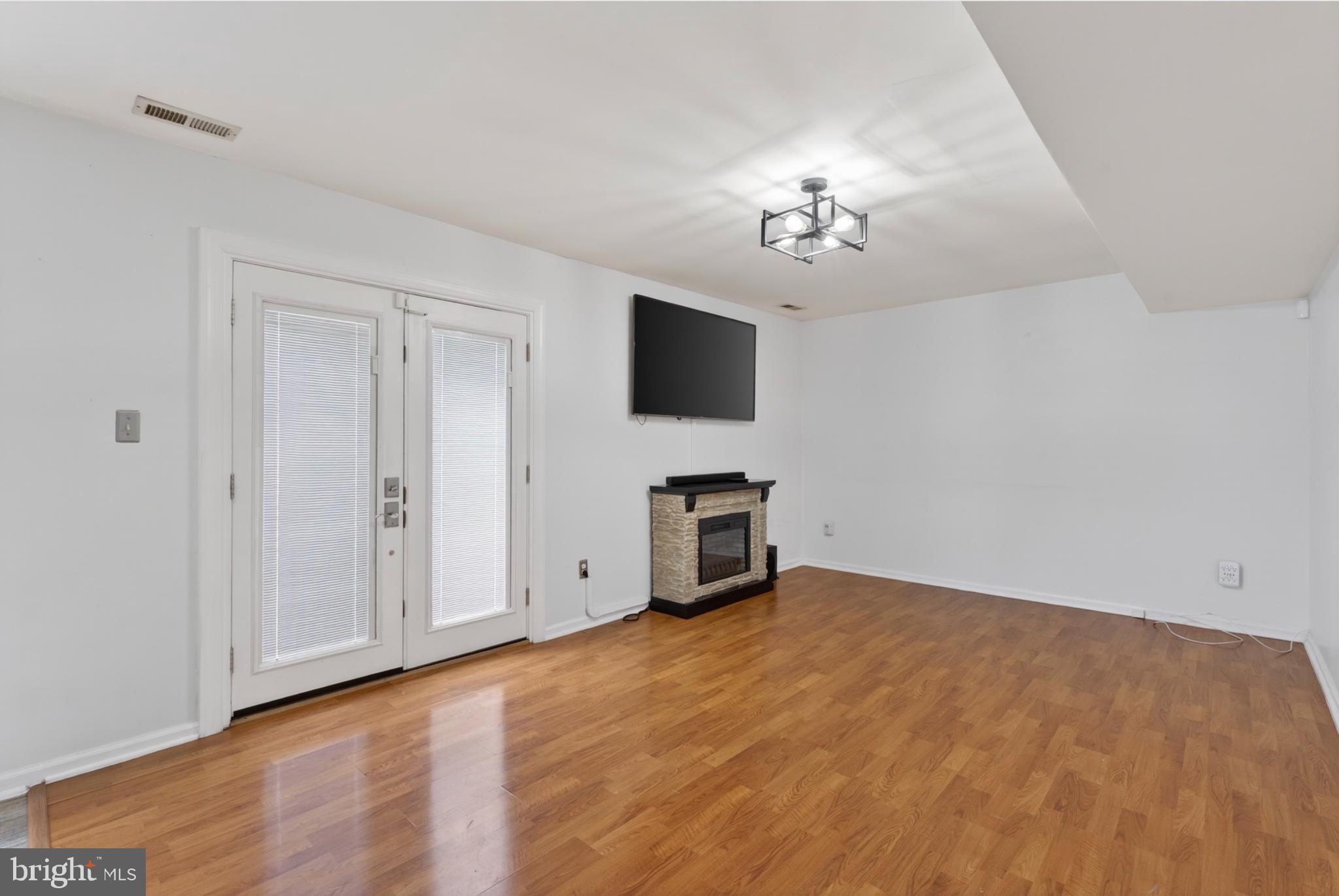 WRANGLE HILL ESTATES - Residential