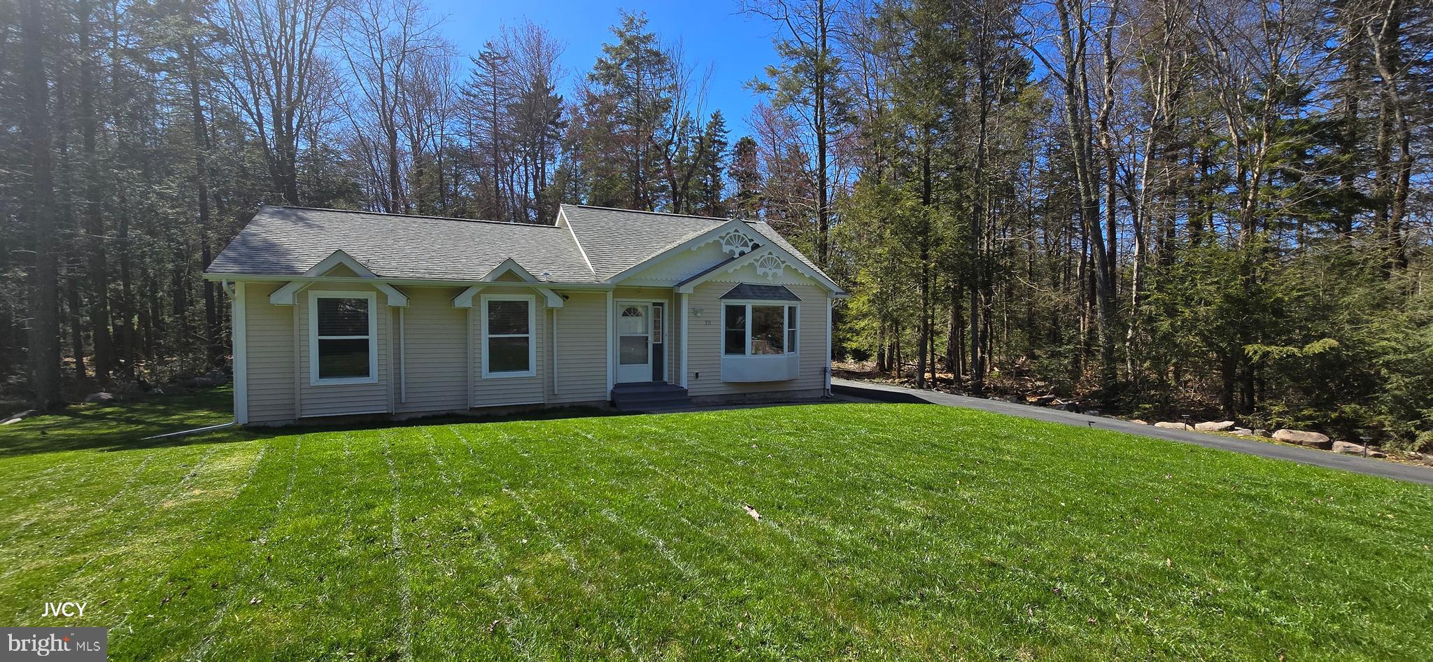 331 MOHANSIC LN