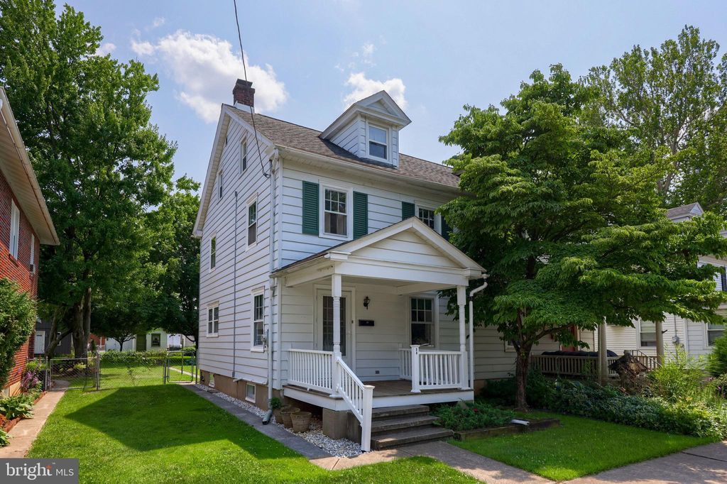 Photo of 34 MARKET ST, LITITZ, PA 17543 (MLS # PALA2037792)