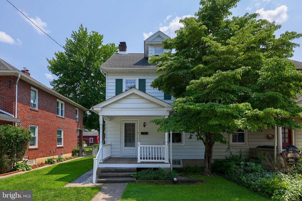 Photo of 34 MARKET ST, LITITZ, PA 17543 (MLS # PALA2037792)